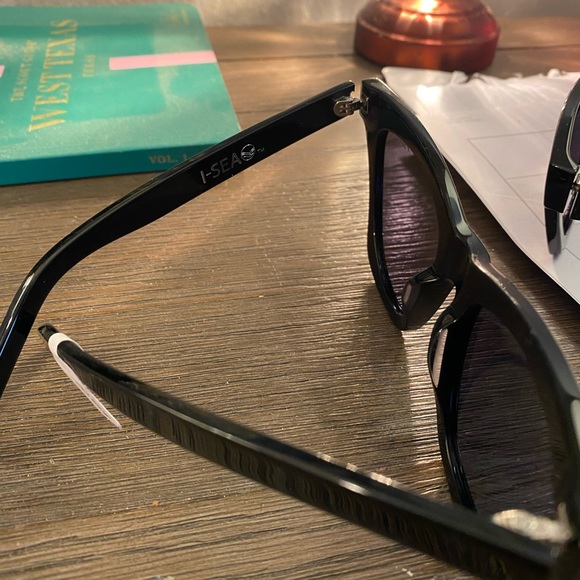 Nwt - Picture 2 of 2